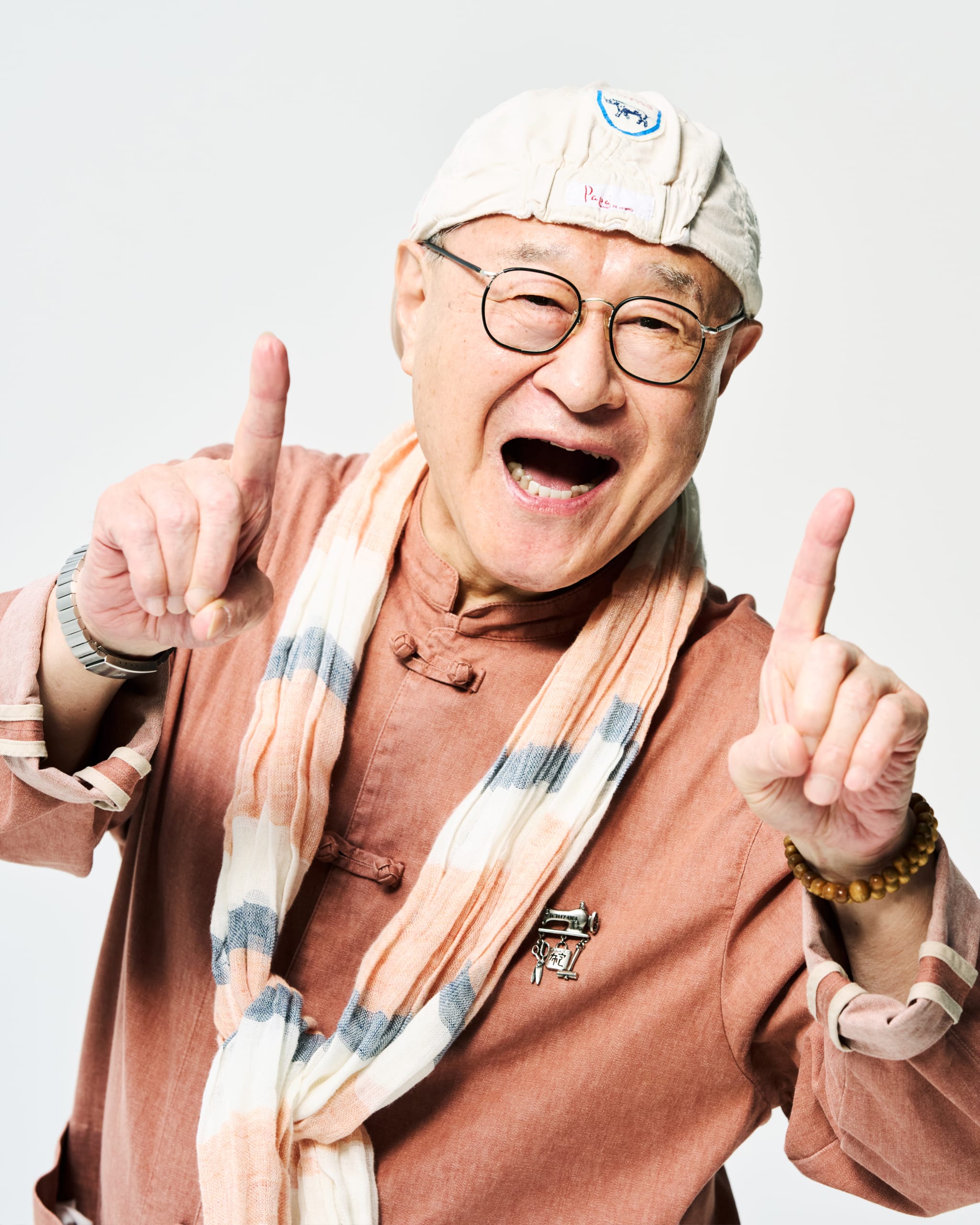 角野卓造 全身写真