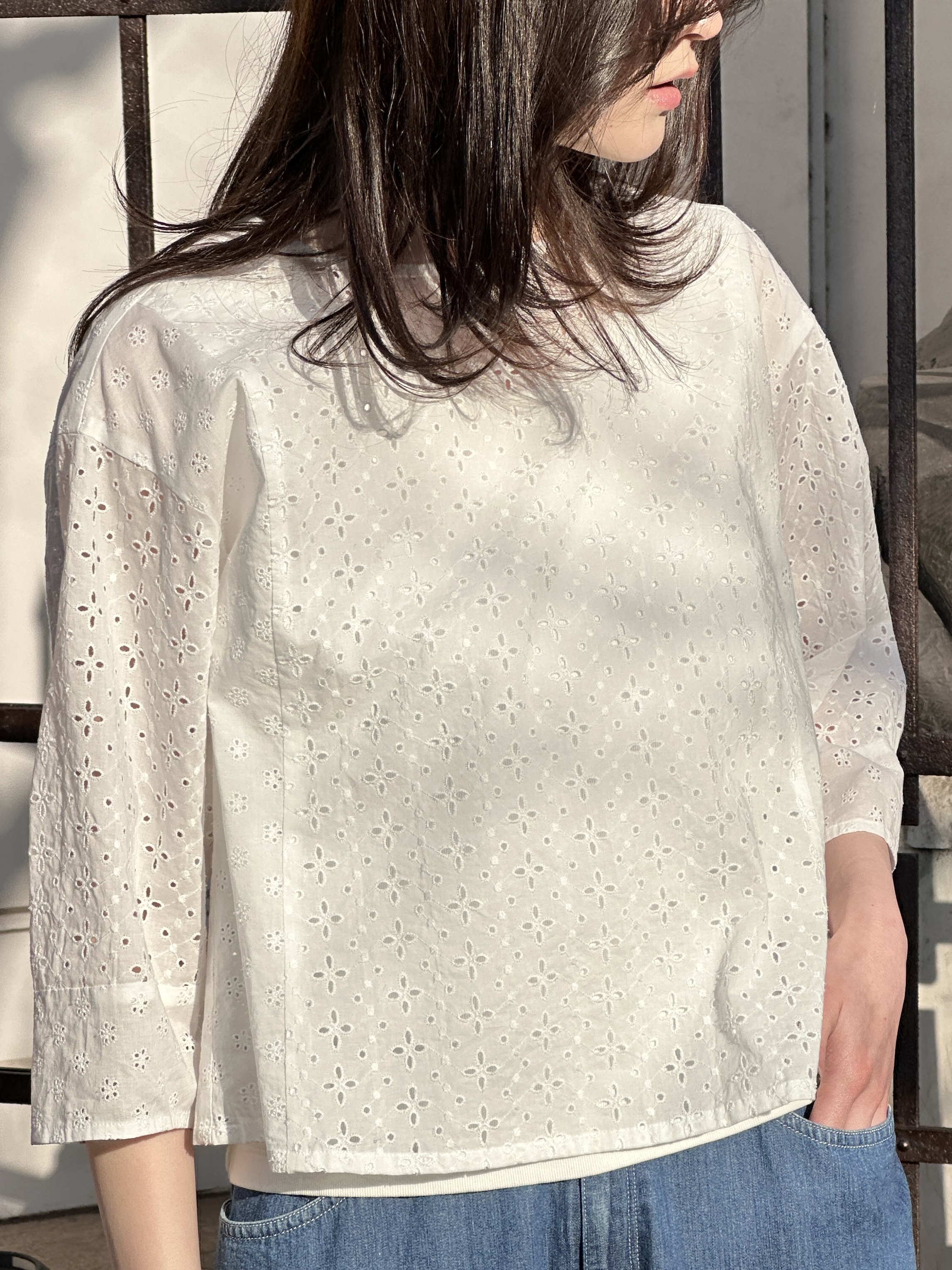 エンブロイダリーレース オーバーTブラウス